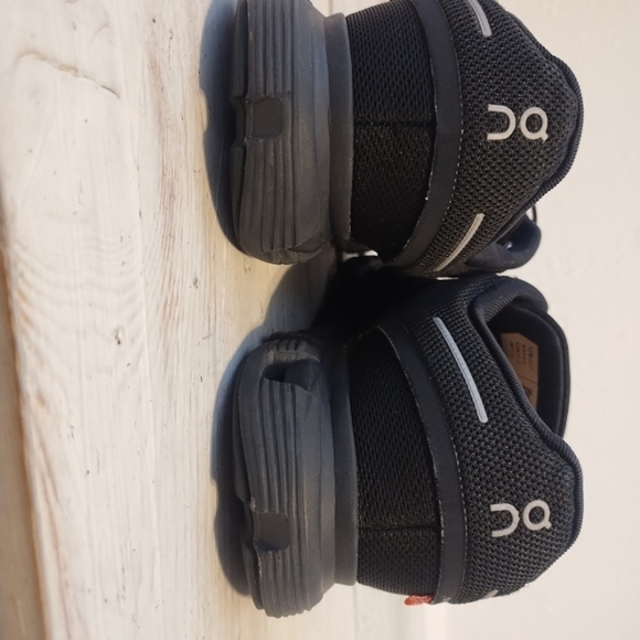 On Cloud 6 Triple Black Mens Running Athletic Casual size 7 men - Picture 6 of 12